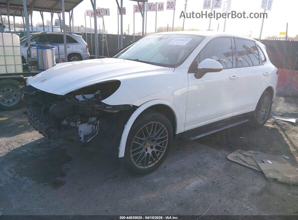 WP1AA2A20HKA82274 2017 PORSCHE CAYENNE White Przód lewy