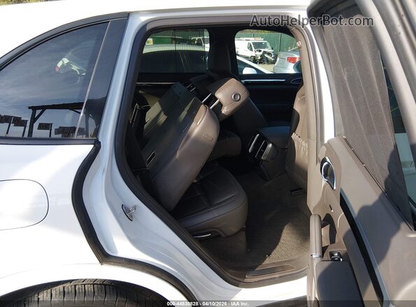WP1AA2A20HKA82274 2017 PORSCHE CAYENNE White Widok naklejki z numerem VIN