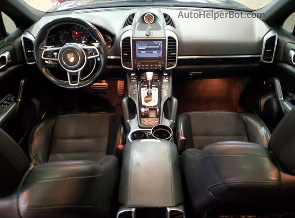 WP1AA2A24HKA83444 2017 PORSCHE CAYENNE Black Widok deski rozdzielczej