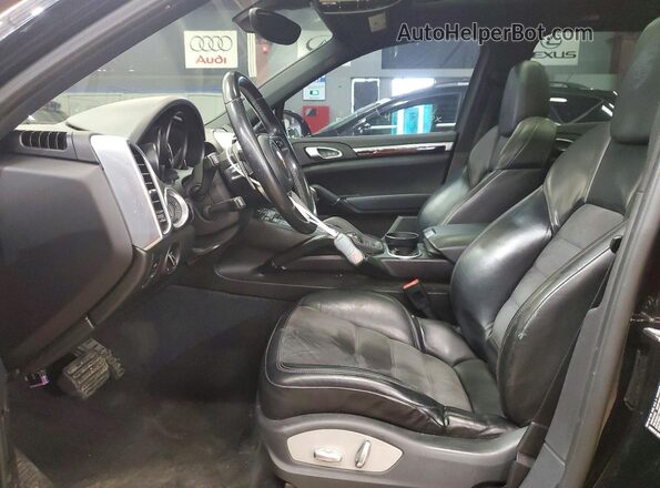 WP1AA2A24HKA83444 2017 PORSCHE CAYENNE Black Widok wnętrza z przodu
