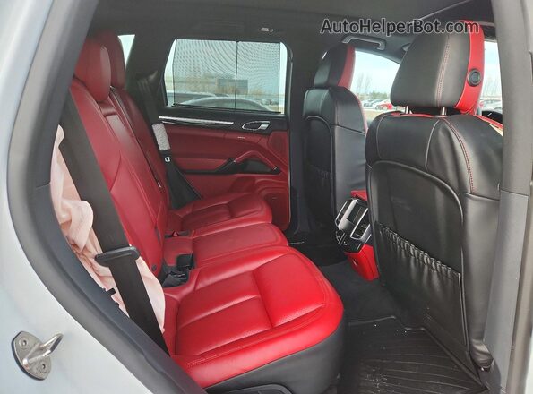 WP1AA2A25HKA90144 2017 PORSCHE CAYENNE White Vista interior trasera
