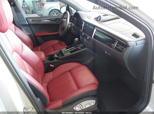 WP1AA2A50SLB09338 2025 PORSCHE MACAN Gray Front interior view