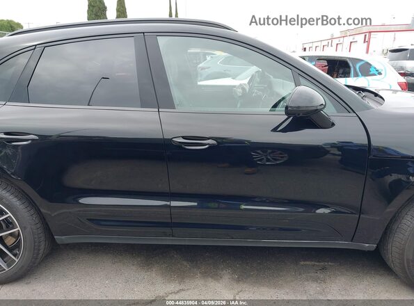 WP1AA2A56SLB04435 2025 PORSCHE MACAN Black Rear interior view