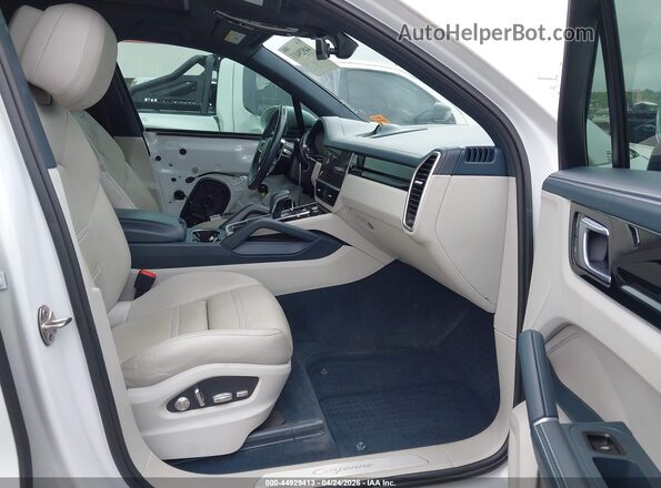 WP1AA2AY2LDA09327 2020 PORSCHE CAYENNE Белый Вид салона спереди