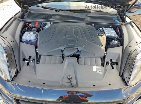 WP1AA2AY2SDA06765 2025 PORSCHE CAYENNE Black Engine compartment view