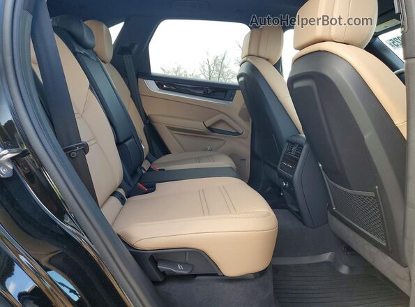 WP1AA2AY2SDA06765 2025 PORSCHE CAYENNE Black Rear interior view