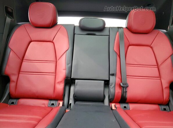 WP1AA2AY3RDA02637 2024 PORSCHE CAYENNE Blue Widok tylnych siedzeń