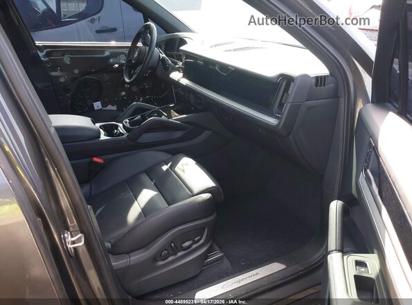 WP1AA2AY3SDA02644 2025 PORSCHE CAYENNE Gray წინა სალონის ხედი