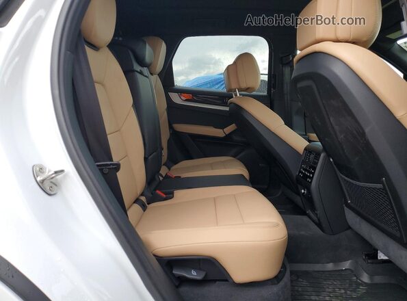 WP1AA2AY7SDA03733 2025 PORSCHE CAYENNE White Rear interior view
