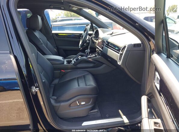 WP1AA2AY8MDA09933 2021 PORSCHE CAYENNE Black Widok wnętrza z przodu