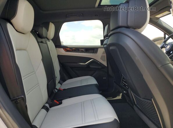 WP1AA2AY8SDA03319 2025 PORSCHE CAYENNE White Rear interior view