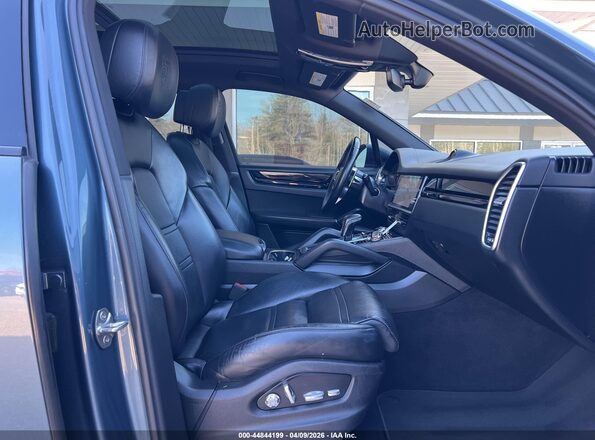 WP1AA2AY9KDA01367 2019 PORSCHE CAYENNE Light Blue Vista interior delantera