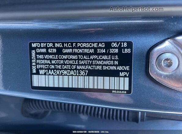 WP1AA2AY9KDA01367 2019 PORSCHE CAYENNE Light Blue Vista del compartimento del motor