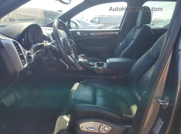 WP1AC2A2XHLA93027 2017 PORSCHE CAYENNE Silver Widok wnętrza z przodu