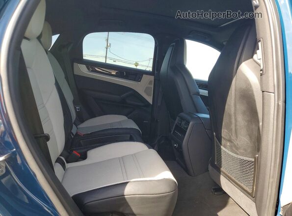 WP1BA2AY2RDA49016 2024 PORSCHE CAYENNE Blue Vista interior trasera