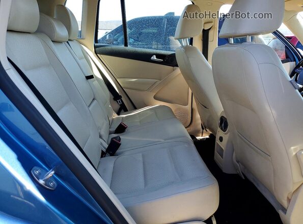 WVGAV7AX6HK018301 2017 VOLKSWAGEN TIGUAN Blue Vista interior trasera