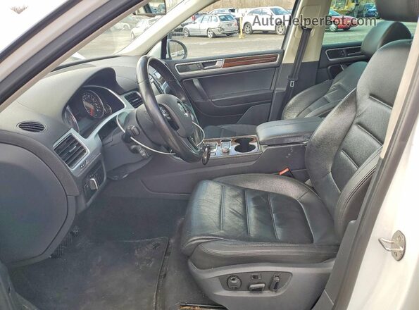 WVGEF9BP3GD012760 2016 VOLKSWAGEN TOUAREG White წინა სალონის ხედი
