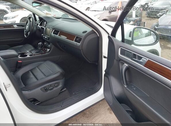 WVGEF9BP5GD000772 2016 VOLKSWAGEN TOUAREG White VIN კოდის სტიკერის ხედი