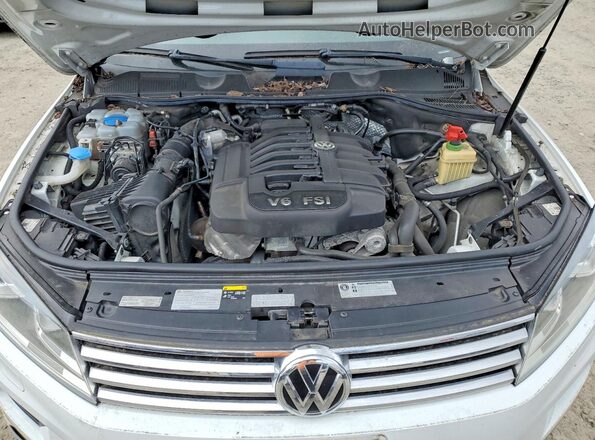 WVGEF9BP9GD010835 2016 VOLKSWAGEN TOUAREG White ძრავის განყოფილების ხედი