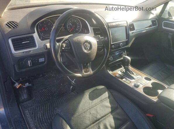 WVGEP9BP5GD005757 2016 VOLKSWAGEN TOUAREG Gray Vista del salpicadero