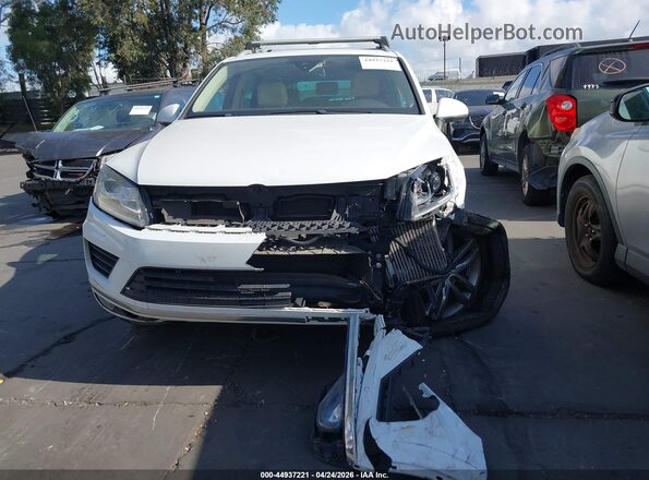 WVGEP9BP7GD004741 2016 VOLKSWAGEN TOUAREG White Vista del cuadro de instrumentos