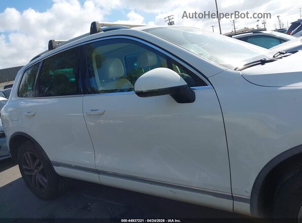 WVGEP9BP7GD004741 2016 VOLKSWAGEN TOUAREG White Vista interior trasera