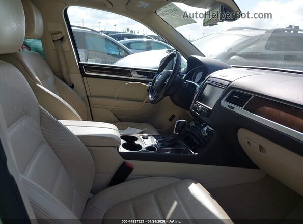 WVGEP9BP7GD004741 2016 VOLKSWAGEN TOUAREG White Vista interior delantera