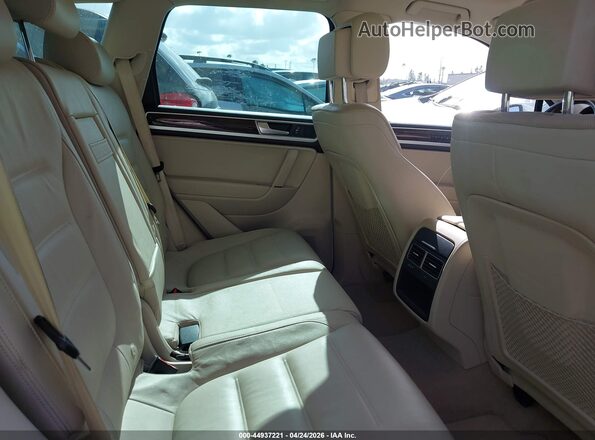 WVGEP9BP7GD004741 2016 VOLKSWAGEN TOUAREG White Vista de la etiqueta del VIN