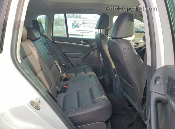 WVGJV7AX4GW013007 2016 VOLKSWAGEN TIGUAN White Vista interior trasera
