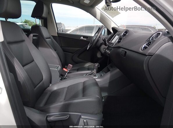 WVGSV7AX2HK012287 2017 VOLKSWAGEN TIGUAN White Front interior view