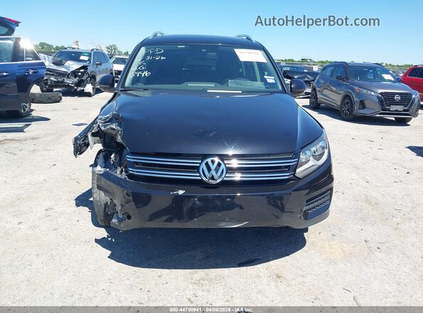 WVGSV7AX9HK015946 2017 VOLKSWAGEN TIGUAN Black Rear interior view