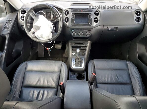 WVGTV7AX3HW511662 2017 VOLKSWAGEN TIGUAN Черный Вид панели приборов
