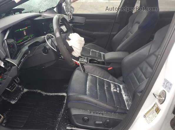 WVWEB7CD1RW126501 2024 VOLKSWAGEN GOLF White წინა სალონის ხედი