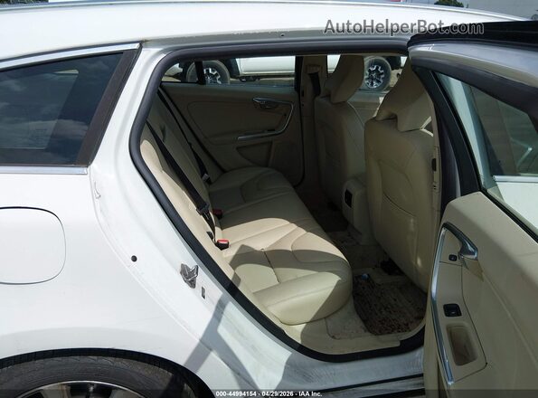 YV140MEKXG1293052 2016 VOLVO V60 White VIN կոդի պիտակի տեսք