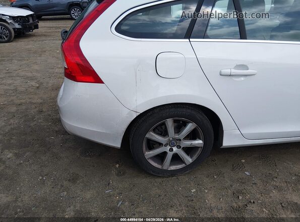 YV140MEKXG1293052 2016 VOLVO V60 White 