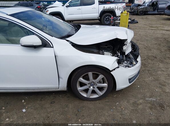 YV140MEKXG1293052 2016 VOLVO V60 White 