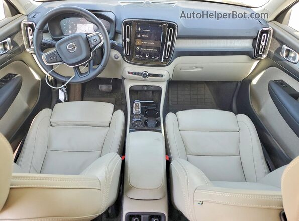 YV4162UL1N2642349 2022 VOLVO XC40 Blue Dashboard view