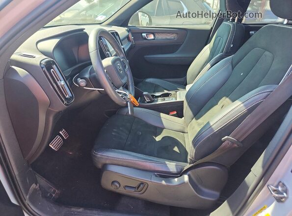 YV4162UM9M2563034 2021 VOLVO XC40 Gray წინა სალონის ხედი