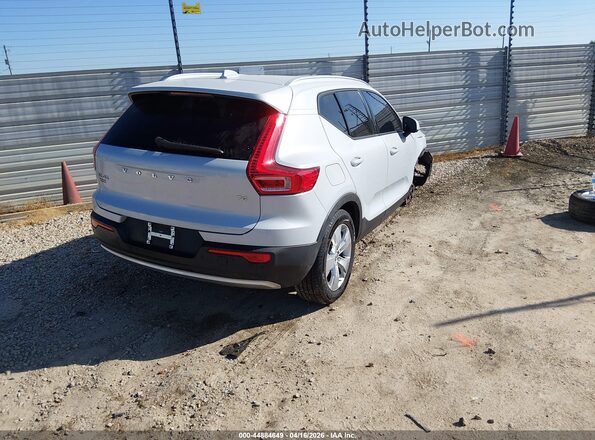 YV4AC2HK6N2748841 2022 VOLVO XC40 Белый Задняя правая четверть