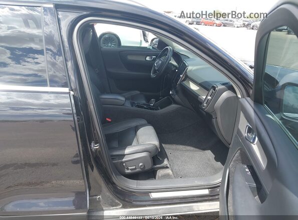 YV4AC2HL3K2118876 2019 VOLVO XC40 Black Front interior view