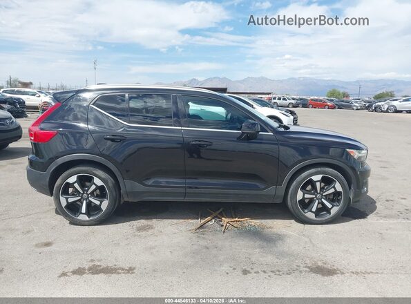 YV4AC2HL3K2118876 2019 VOLVO XC40 Black 360 interior view