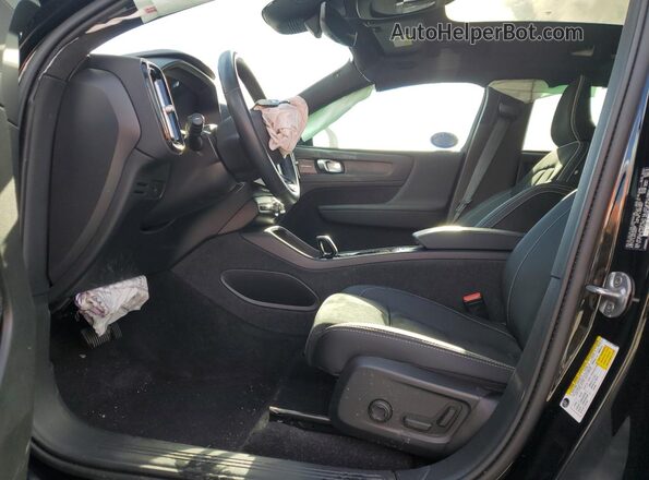 YV4ED3GL9P2050709 2023 VOLVO C40 Black Вид салону спереду