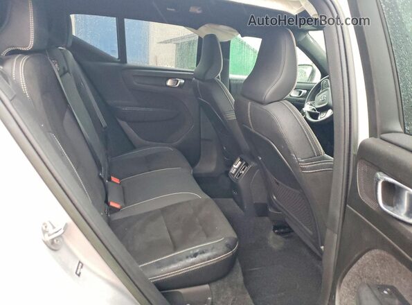 YV4ED3UL0P2071338 2023 VOLVO XC40 Silver უკანა სალონის ხედი