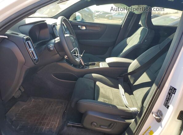 YV4ER3GL5R2100249 2024 VOLVO C40 White Вид салону спереду