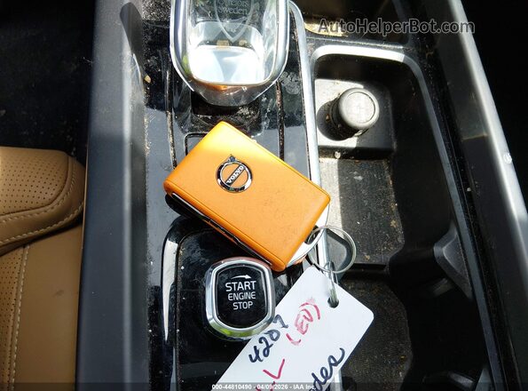 YV4H60DX2P1210271 2023 VOLVO XC60 RECHARGE PLUG-IN HYBRID White Widok deski rozdzielczej