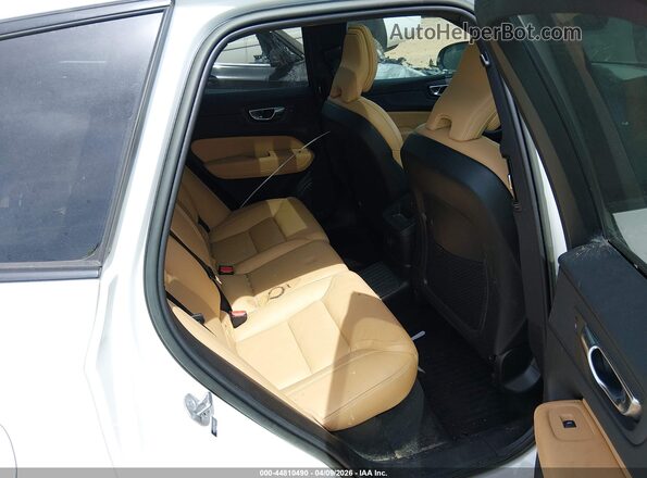 YV4H60DX2P1210271 2023 VOLVO XC60 RECHARGE PLUG-IN HYBRID White Widok naklejki z numerem VIN