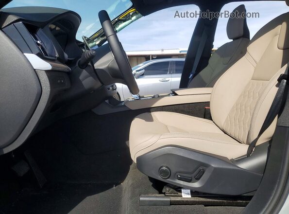 YV4H60PEXT1457476 2026 VOLVO XC90 Silver Vista interior delantera