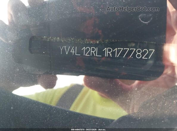YV4L12RL1R1777827 2024 VOLVO XC60 Blue Vista del compartimento del motor