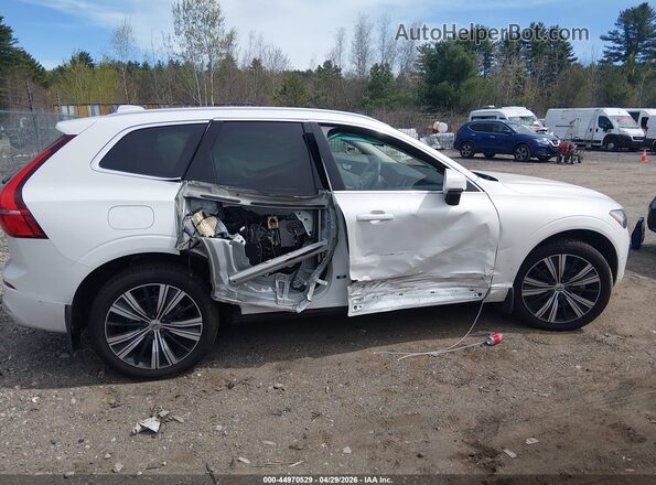 YV4L12RN5P1333882 2023 VOLVO XC60 White Front view