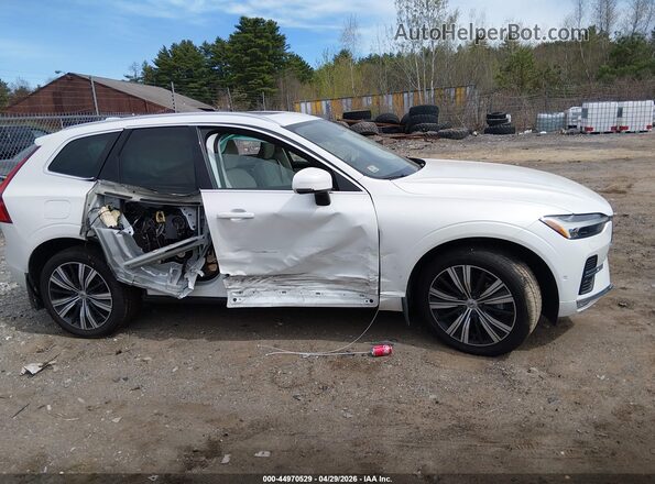 YV4L12RN5P1333882 2023 VOLVO XC60 White Rear interior view